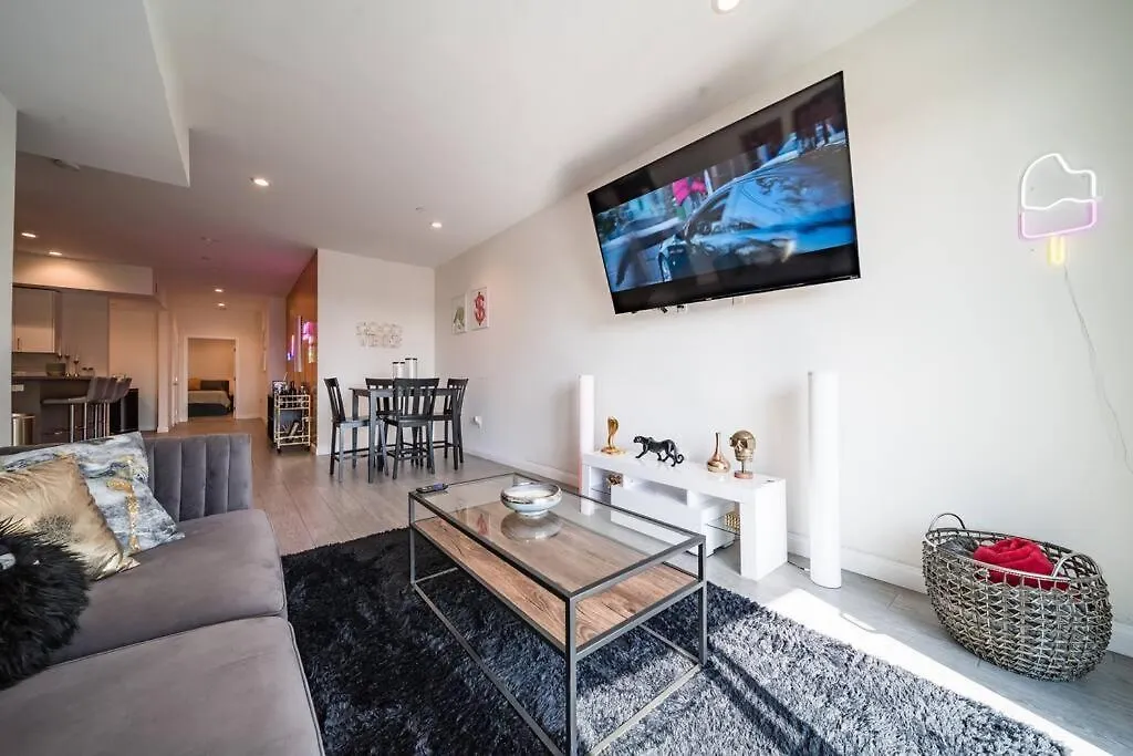 Hype Inspired Urban Escape 3 Bed By Sofi And Lax Apartment Los Angeles